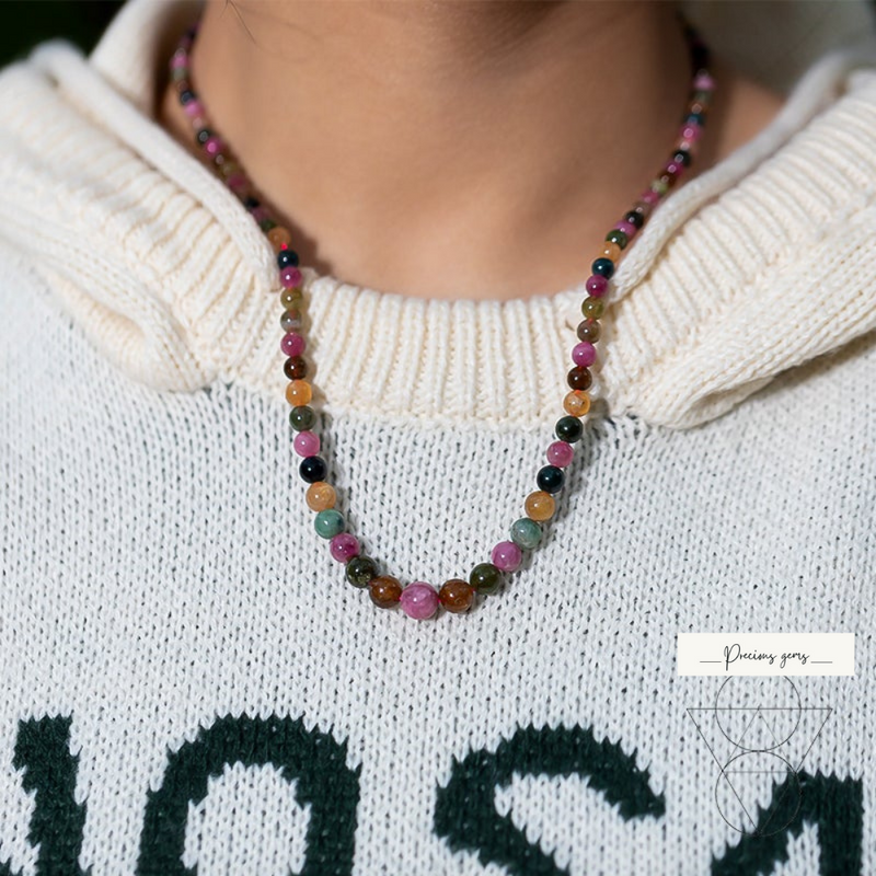 THE ENERGY-BOOSTING NECKLACE